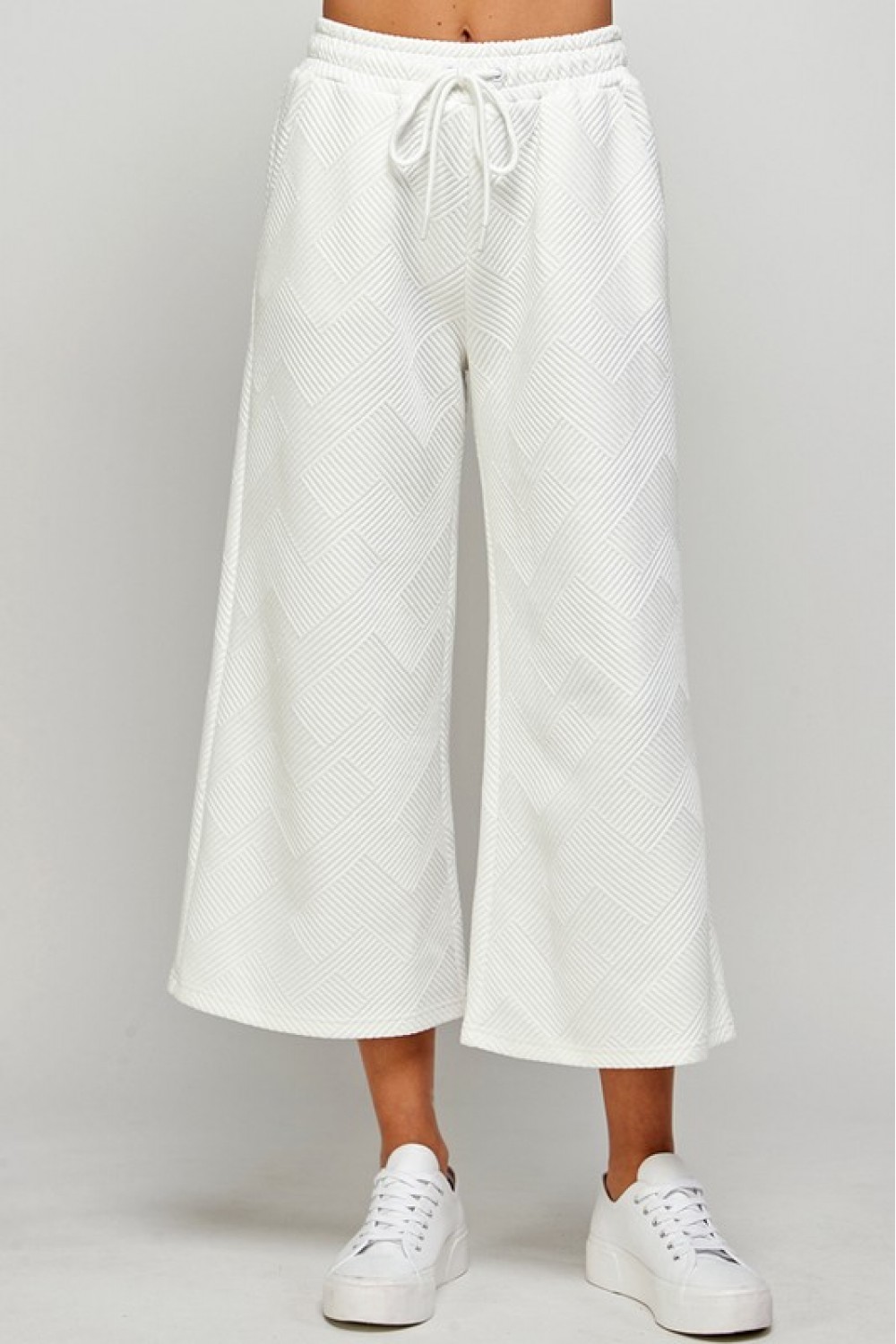 P7123<br/>Textured Cropped Wide Pants